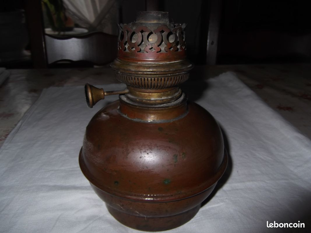 Lampe a petrole ancienne en cuivre (image 2)