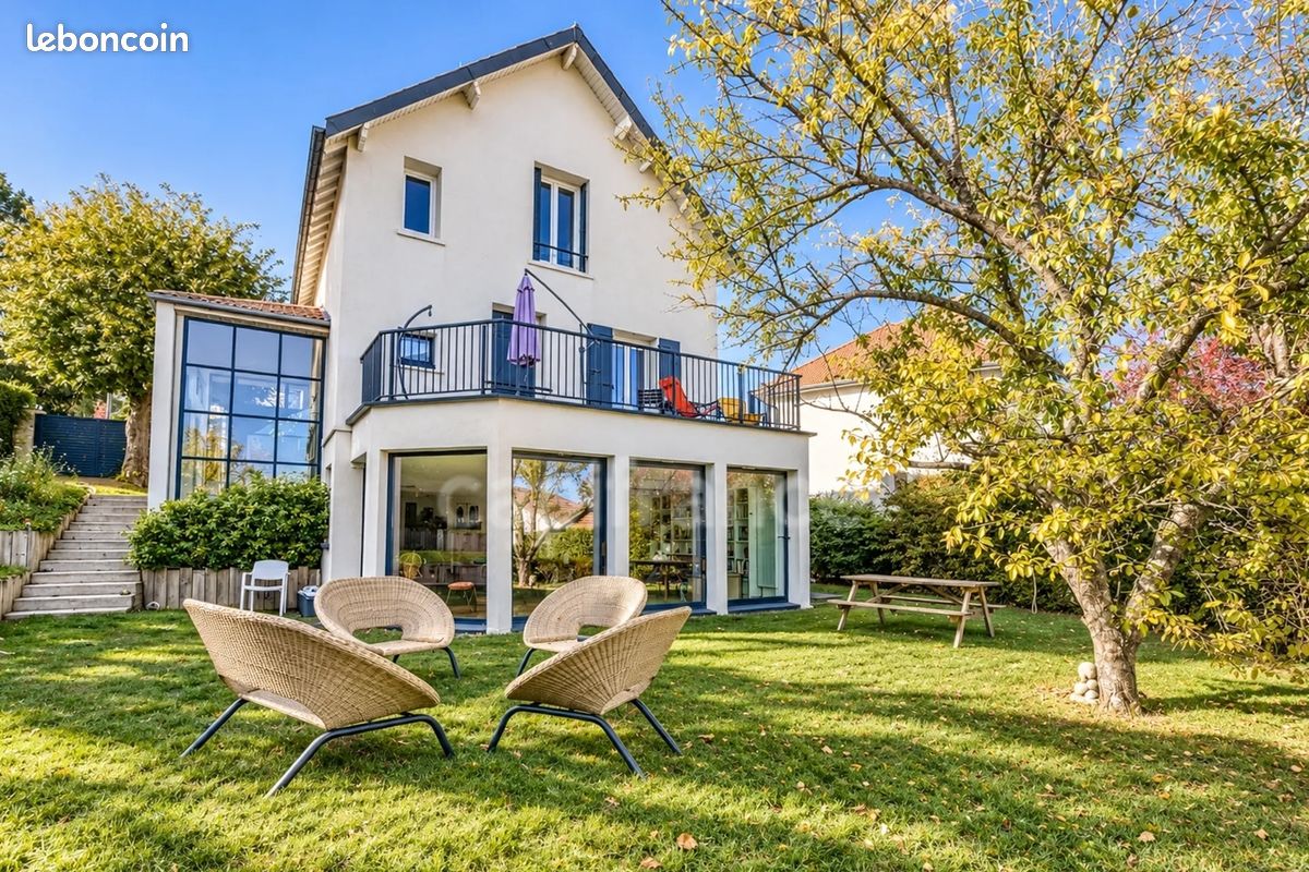Maison 6 pièces 167 m² · à Marnes-la-Coquette · 167 m² · 1 295 000 €