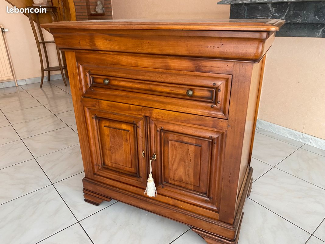 Petit buffet en merisier (image 1)
