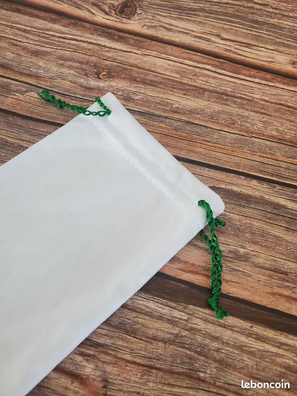 Pochette paire de lunette Lacoste (image 2)
