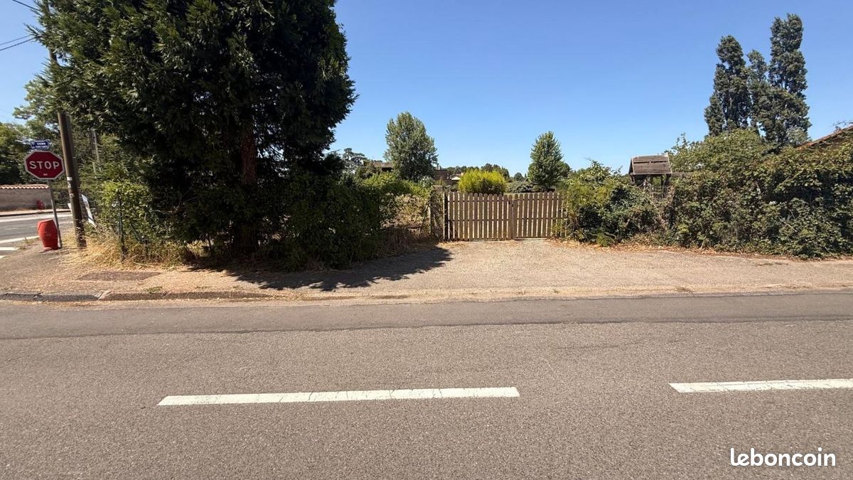 Terrain 900 m² Charbonnieres Les Bains · à Charbonnières-les-Bains · 388 500 €
