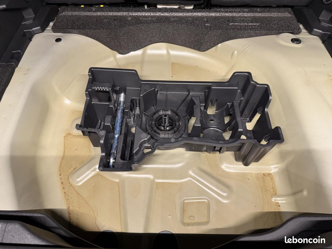 CITROEN C4 III (2) 1.2 HYBRIDE 145 MAX e-DCS6 PACK HIVER TOIT OUVRANT (image 28)