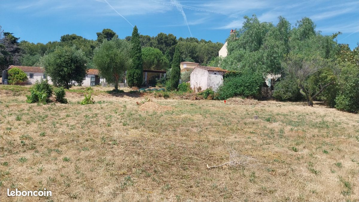 Terrain 2706 m² · à Six-Fours-les-Plages · 2 706 m² · 580 000 €