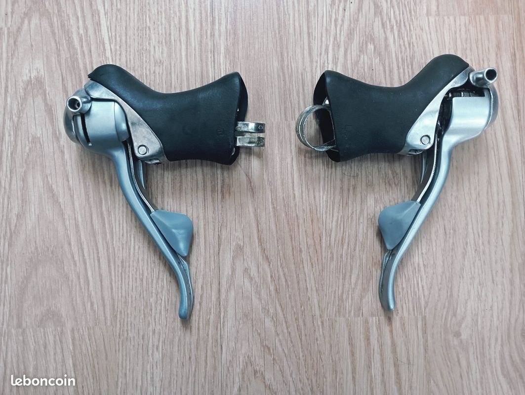 paire de leviers shifters Shimano RSX ST-A410 2/3 x7