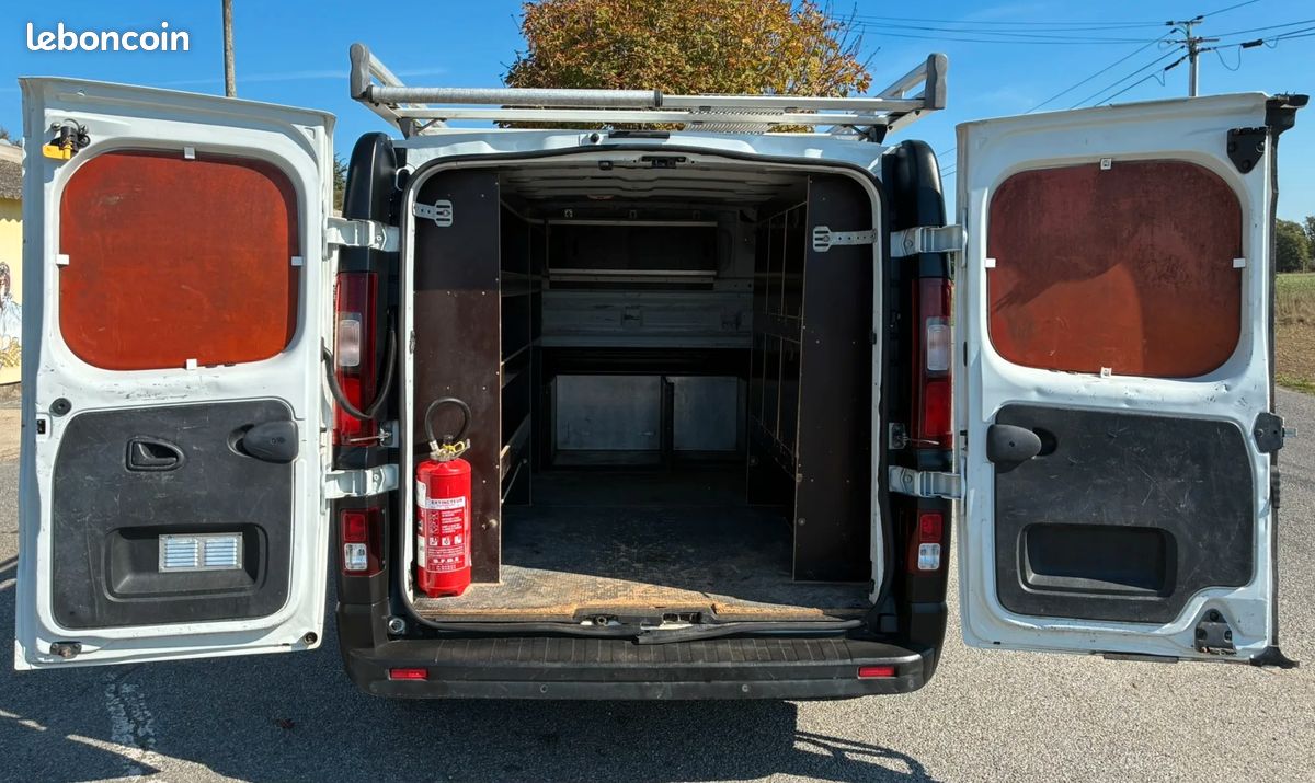 Vendu aux enchères le 18 octobre - RENAULT Trafic Fg L2H1 1200 1.6 dCi 120ch Confort - 2018 - 117 023 km (image 2)