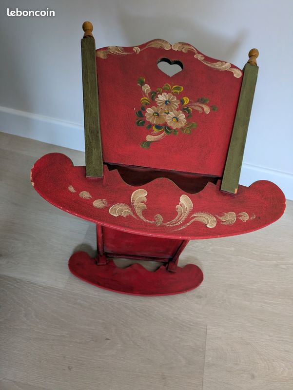 Lit de poupée à bascule bois peint à la main - Jeux & Jouets