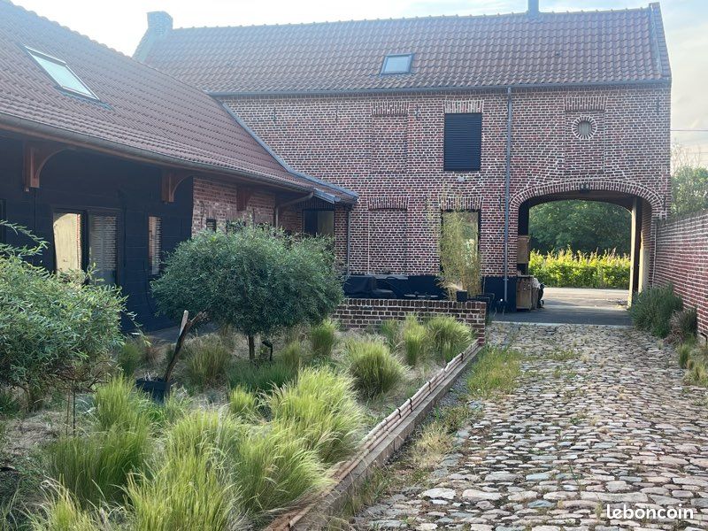 Maison 12 pièces 300 m² · à Mérignies · 300 m² · 990 000 €