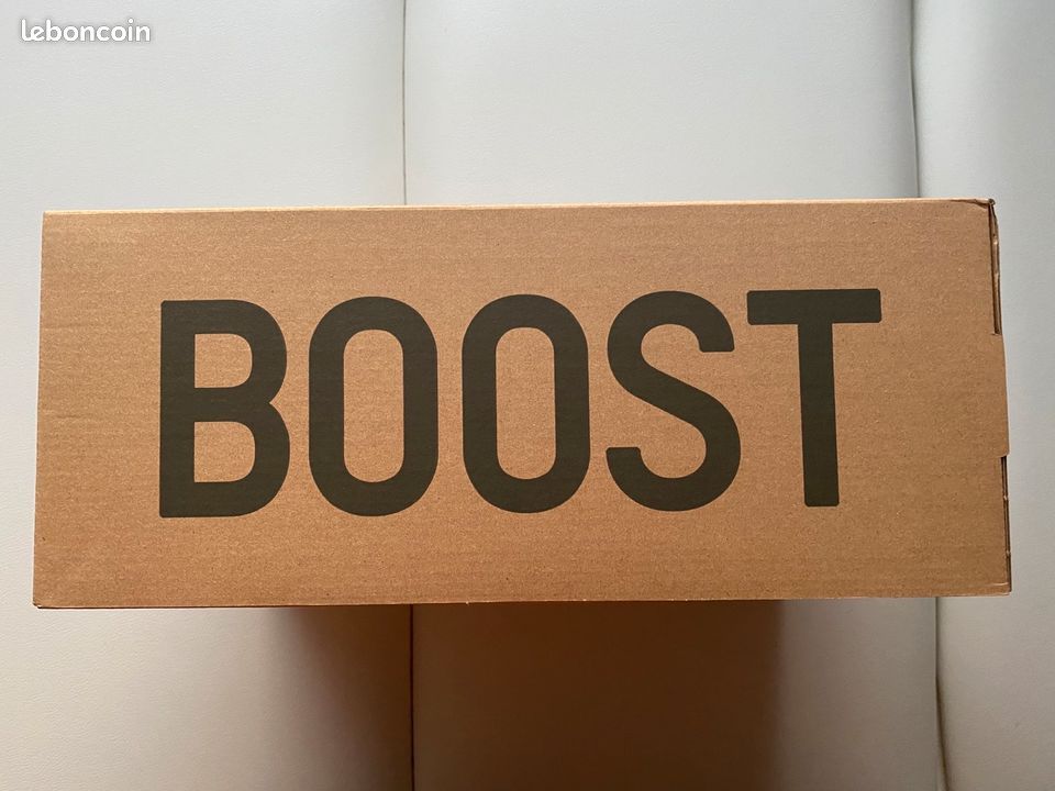 New - adidas yeezy boost 350 v2 onyx usa 10.5 uk 10 eu 44 2/3 (image 5)