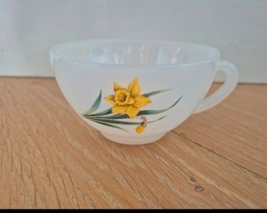 Vintage Arcopal Plat Rond , Plat de service , Décor Jonquilles