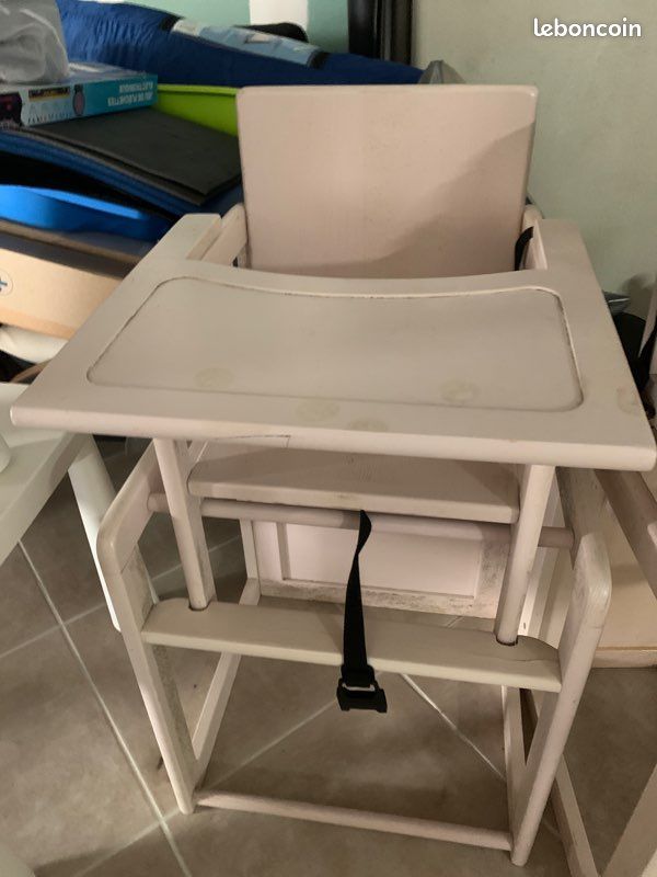 Chaise haute bébé (image 1)