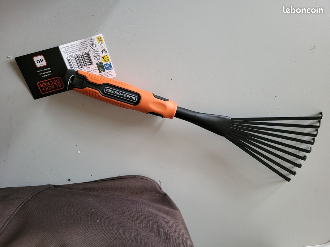 Black Decker Philips Râteau à main 38,8 cm, poignée ergonomique, facile à accrocher en plastique noir et orange, plastique, Plastique