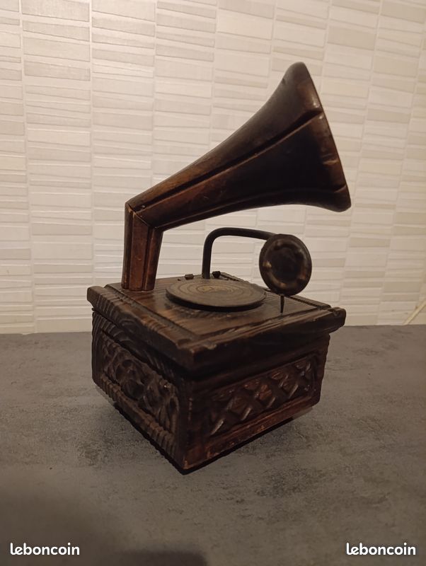 Boîte en forme de gramophone (image 1)