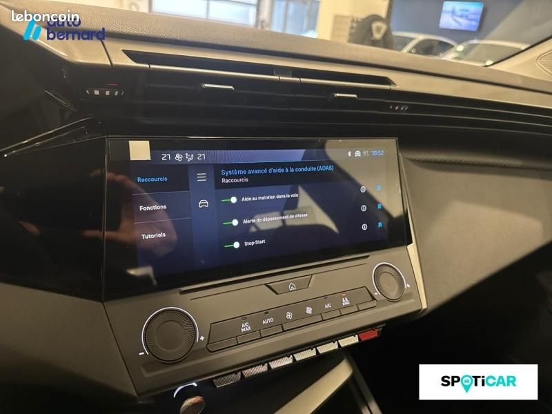 Peugeot 308 1.2 Hybrid 145ch Style e-DCS6 (image 15)