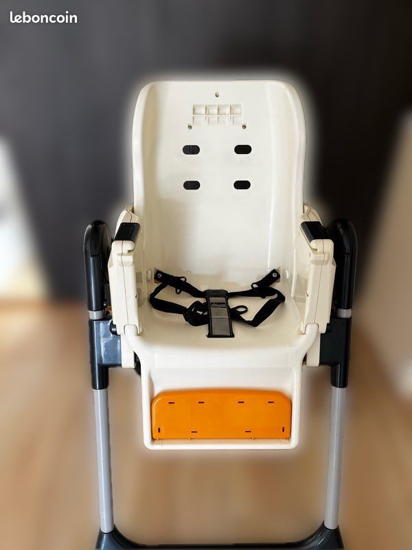 Chaise haute (image 1)