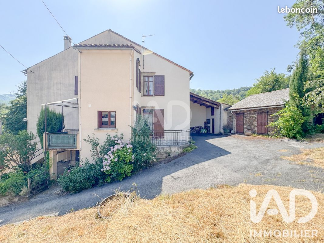 Maison 9 pièces 162 m² · à Sylvanès · 162 m² · 160 000 €
