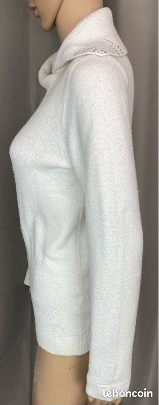 Pull manches longues en maille douce, col côtelé retombant à strass et coupe droite (image 6)