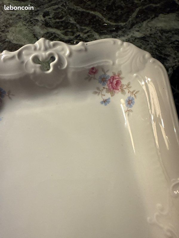 Plat en porcelaine à motif de fleurs (image 2)