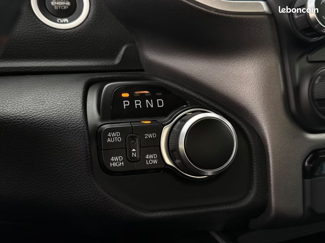 Dodge RAM 1500 Big Horn 5.7 HEMI 401 ch 4x4 – Uconnect – Caméras AV/AR – Attelage (image 13)