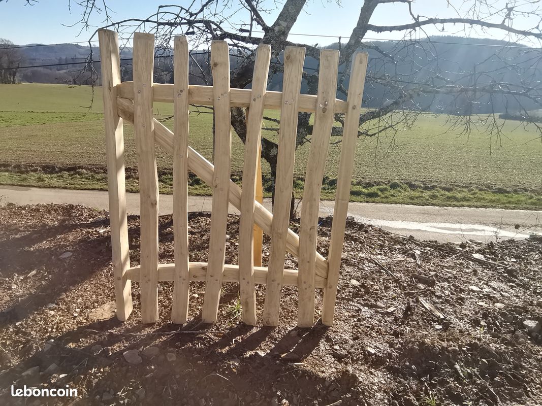 Portail rustique en châtaignier, fait artisan (image 1)