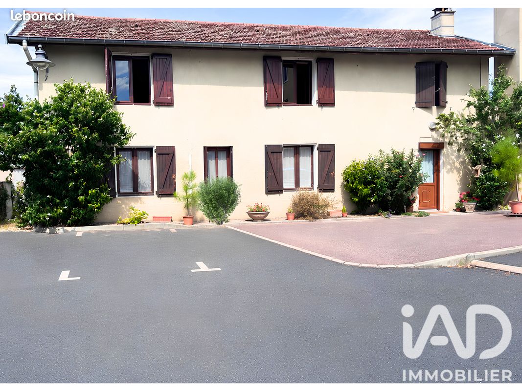 Maison 5 pièces 130 m² · à Chambéon · 130 m² · 182 000 €