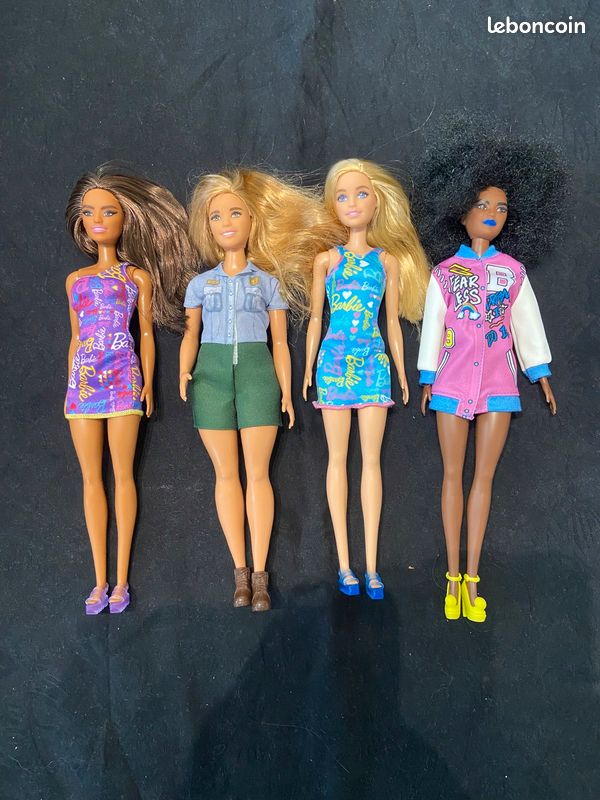 Lot de 4 barbies (image 1)