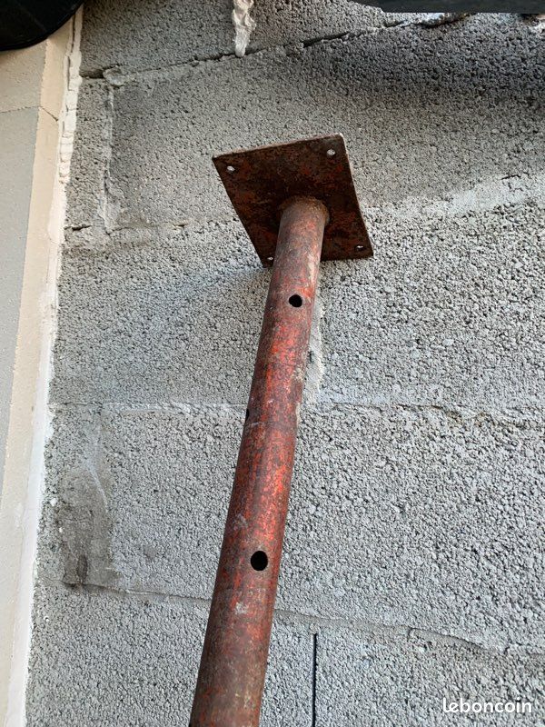 6 étais de chantier métalliques – bon état (image 2)