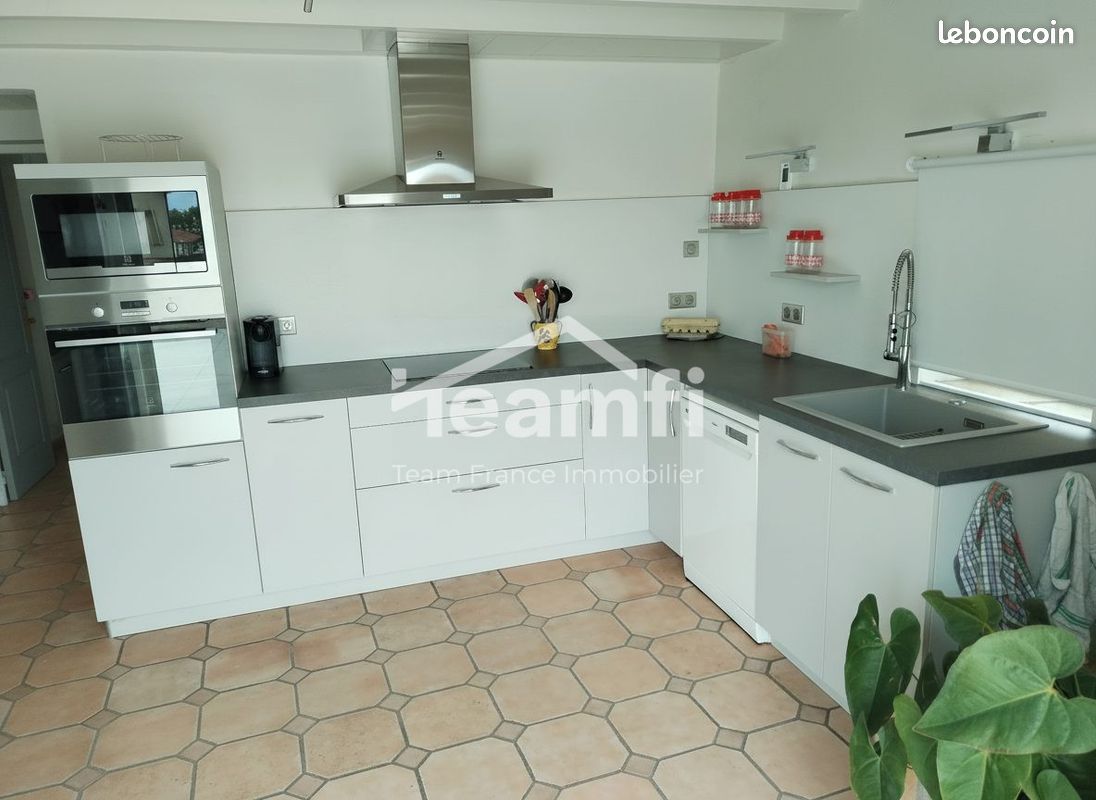 Maison 11 pièces 180 m² · à Lezoux · 180 m² · 425 000 €