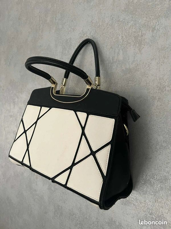 Sac à Main Couleur Blanc / Noir Bon Etat (image 3)