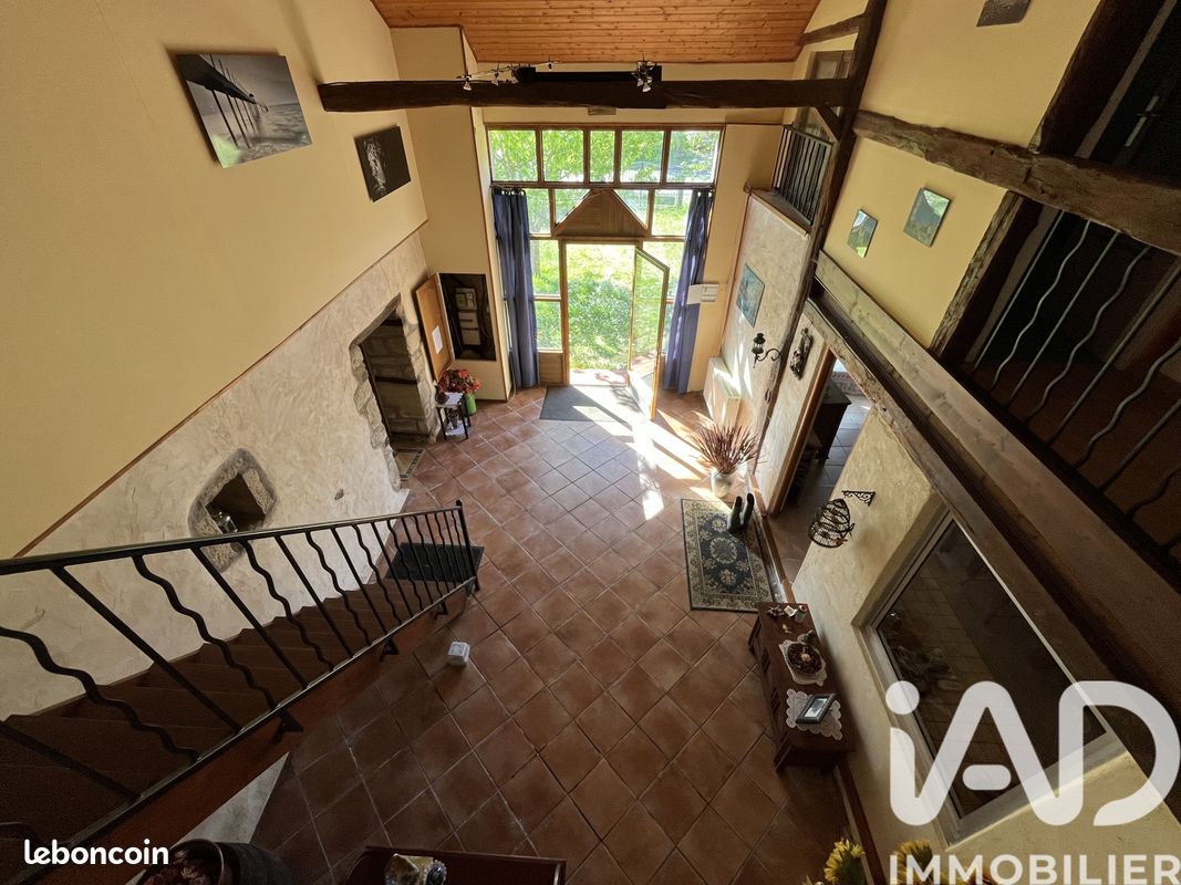 Maison 8 pièces 256 m² · à Celsoy · 256 m² · 110 000 €