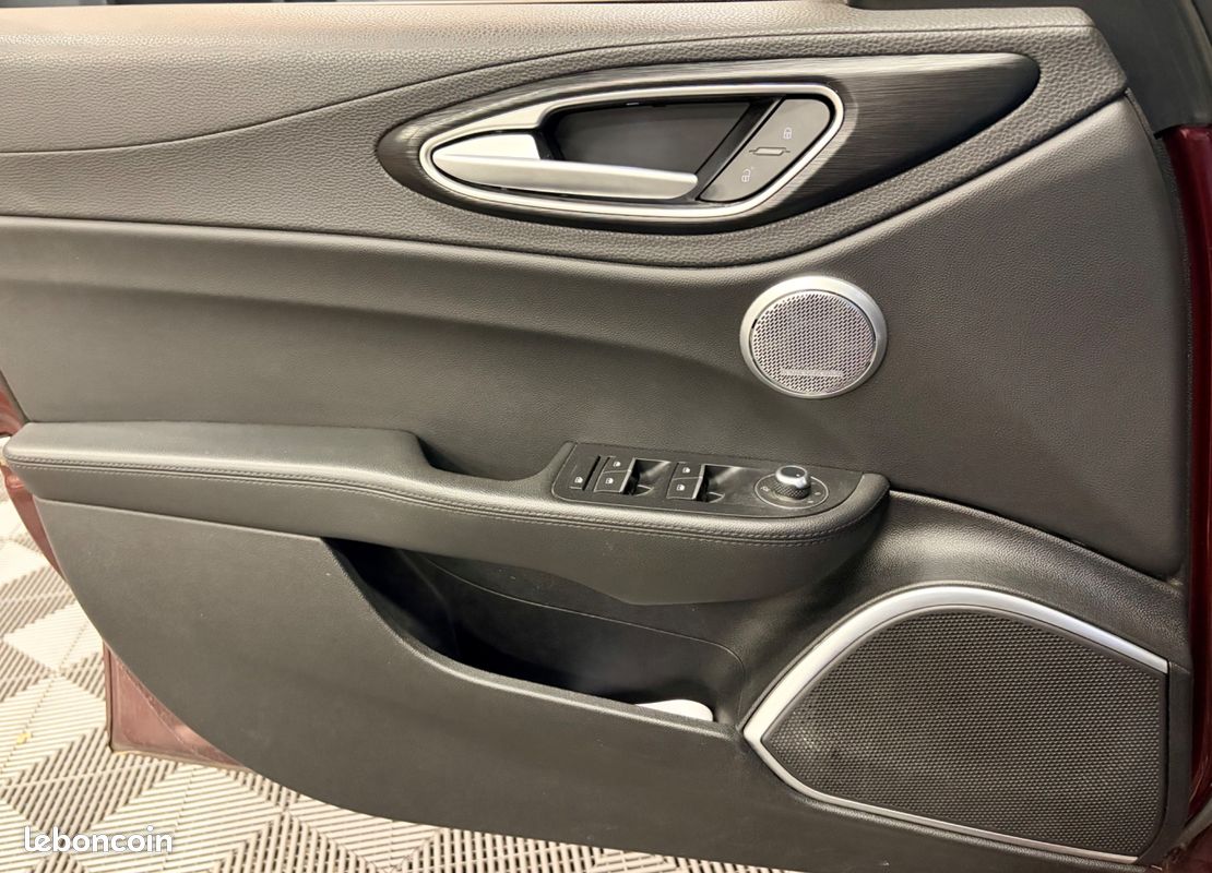 ALFA ROMEO GIULIA 2.2 JTDM 150 CH SUPER BVA + HARMAN KARDON + ATTELAGe (image 14)