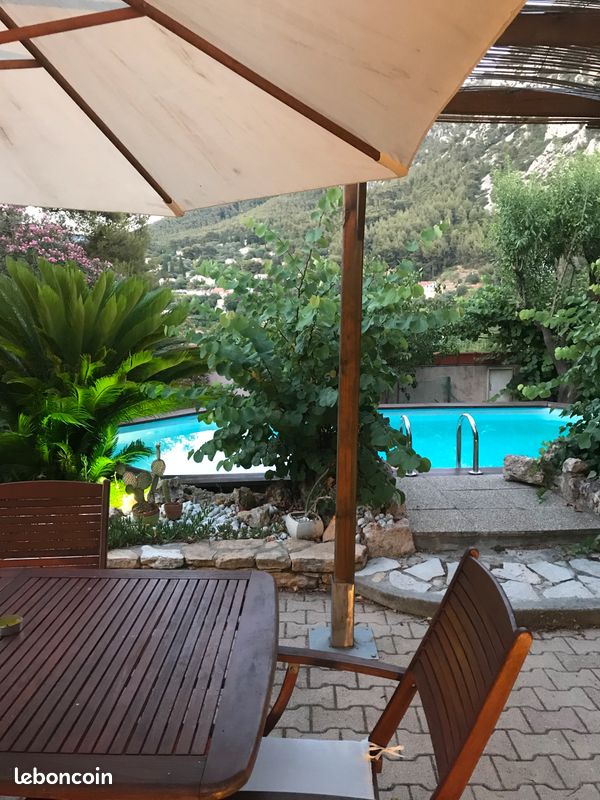 Location saisonnière maison avec piscine et terrasse couverte (image 1)