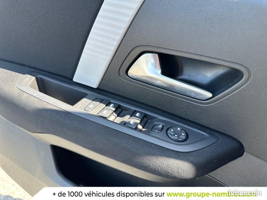 Citroën C4 SOCIETE BLUEHDI 130 S&S EAT8 FEEL NAV BUSINESS R (image 29)