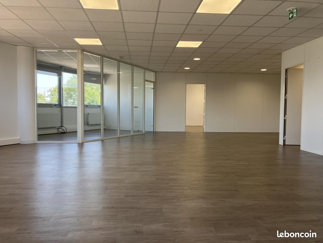 Local bureaux 789 m² (image 2)