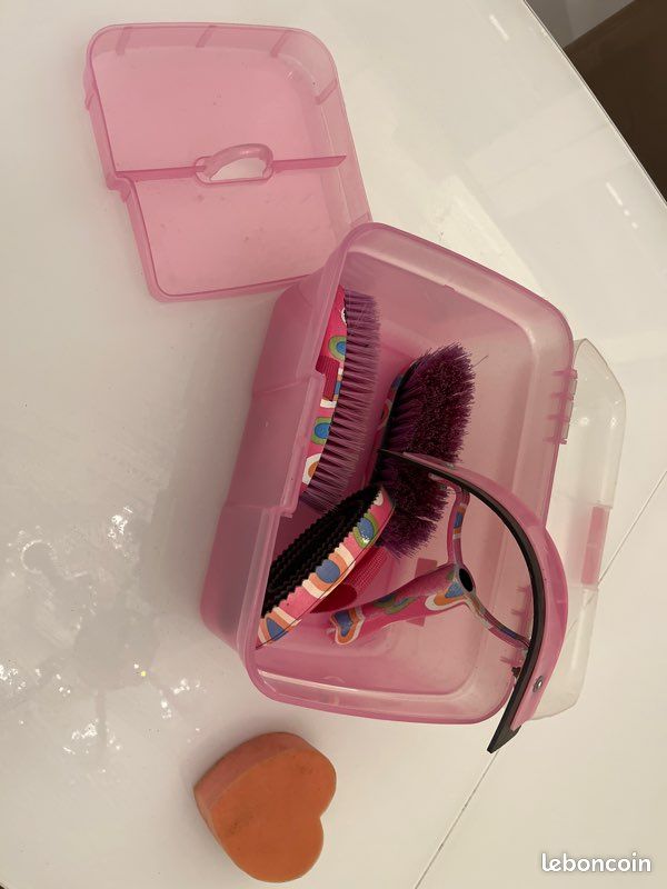 Malette pour la toilette du poney (image 1)