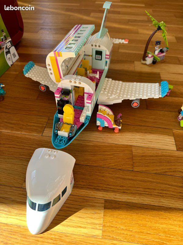 LEGO Friends - L'avion de Heartlake City - 41429 (image 4)