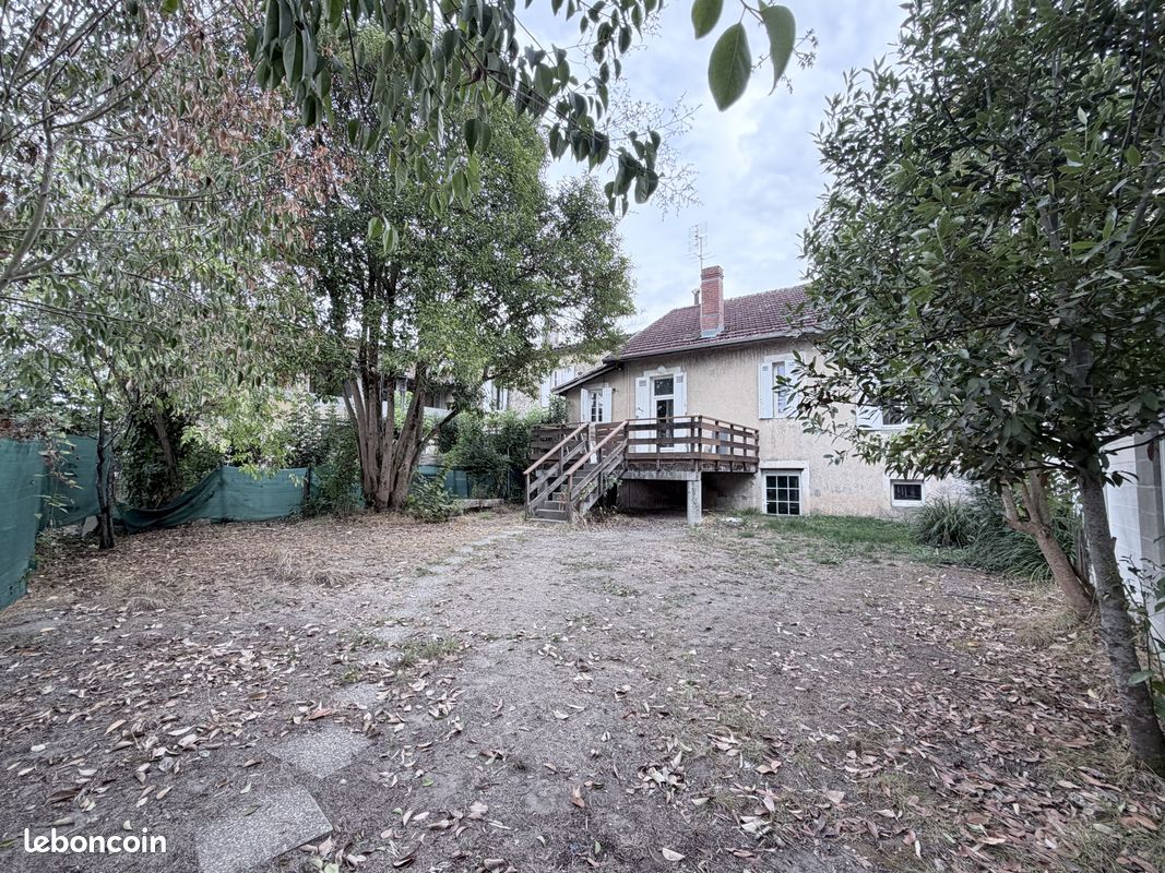 Maison 7 pièces 152 m² · à Cadillac-sur-Garonne · 152 m² · 900 €/mois
