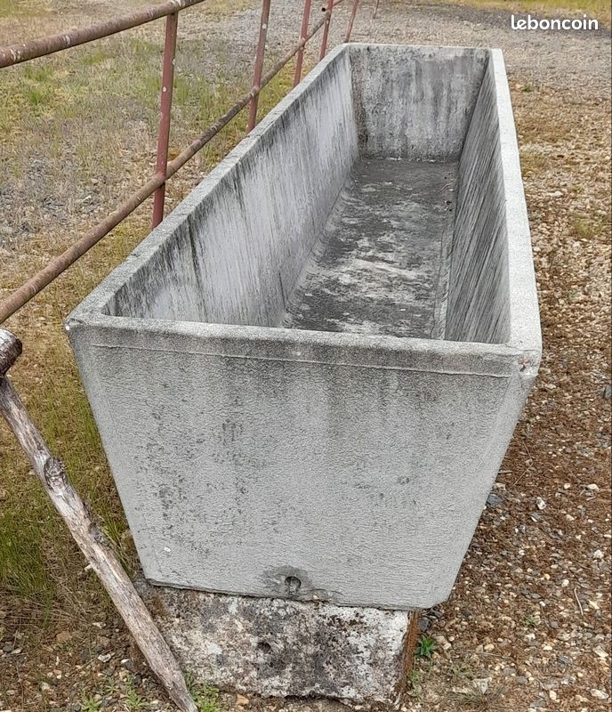 Abreuvoir Auge En B ton 1000 Litres Mat riel Agricole abreuvoir-auge-en-b-ton-1000-litres-mat-riel-agricole