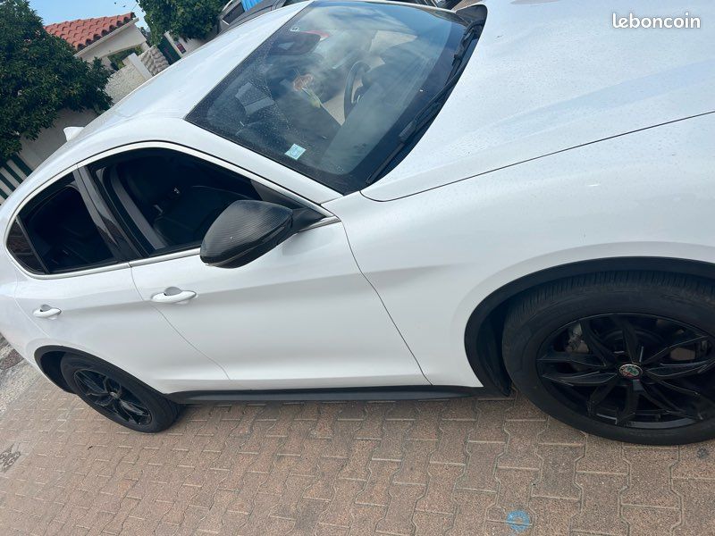 Alfa Romeo Stelvio (image 2)