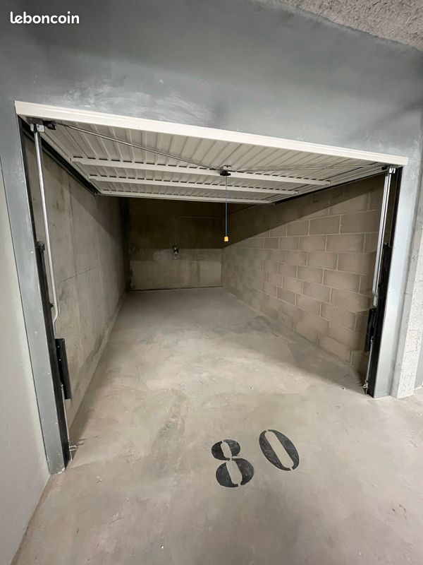 Location box fermé Saint-Maur-des-Fossés · 120 €/mois