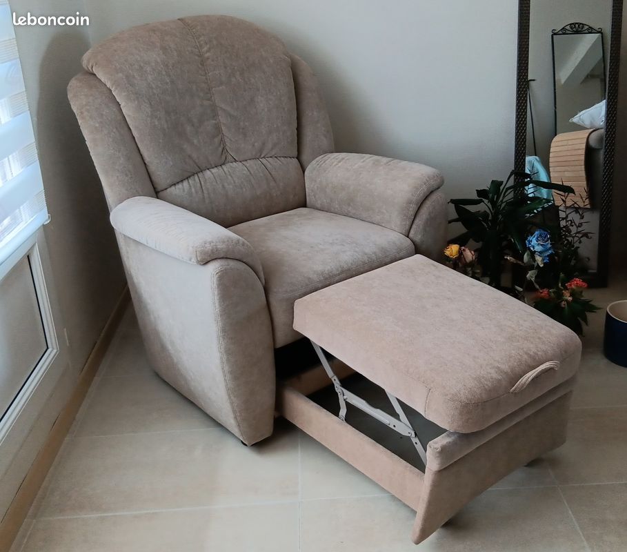 Canapé 2 places + fauteuil 1 place avec repose-pieds – Neuf (2024) (image 5)