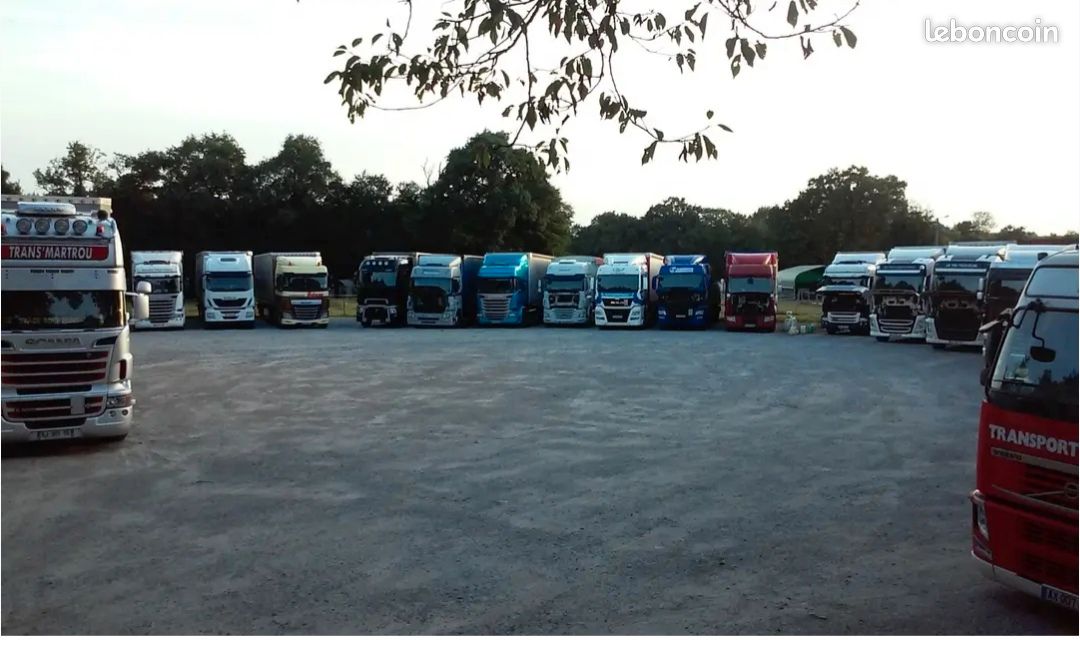 Parking poids lourds · à Droux · 300 €/mois