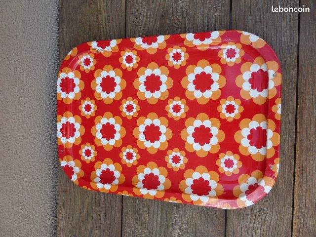 Plateau de service en tôle émaillée vintage années 70 – motif floral « flower power » 🌸✨ (image 2)