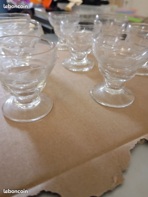Lot de 8 verres à liqueur ciselé ancien fin 4,5cm de hauteur (image 4)