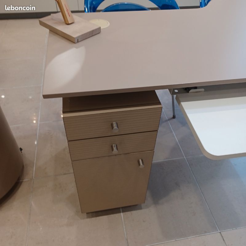 Bureau pour enfant ou ado en etat neuf (image 2)