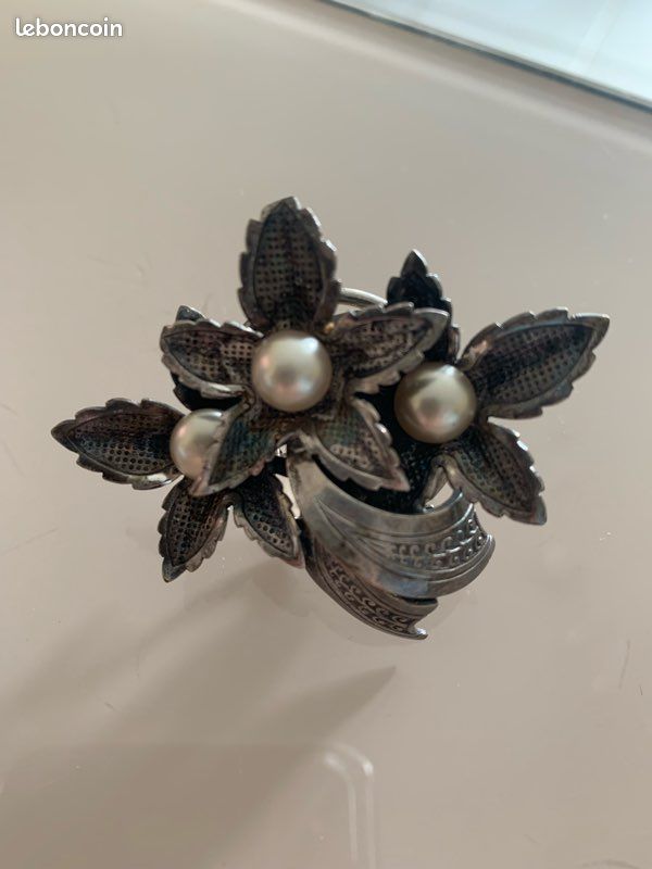 Broche florale ancienne en argent et or 18 carats, sertie de