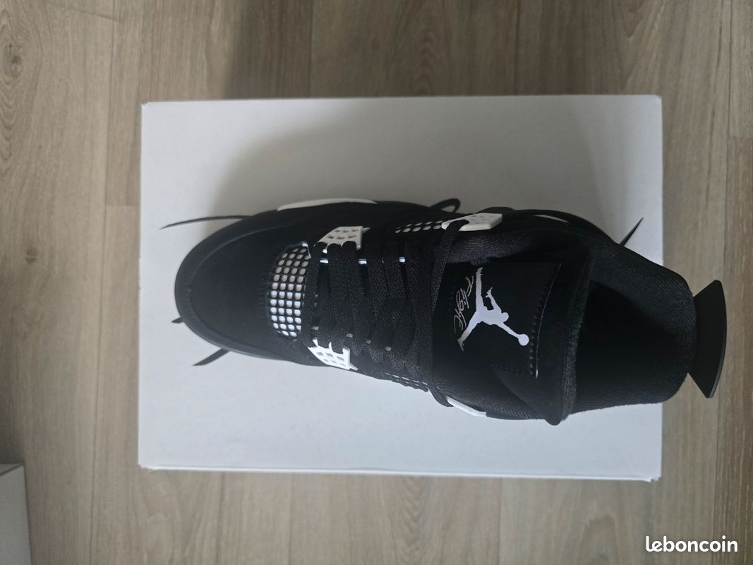 Jordan 4 white thunder (image 2)