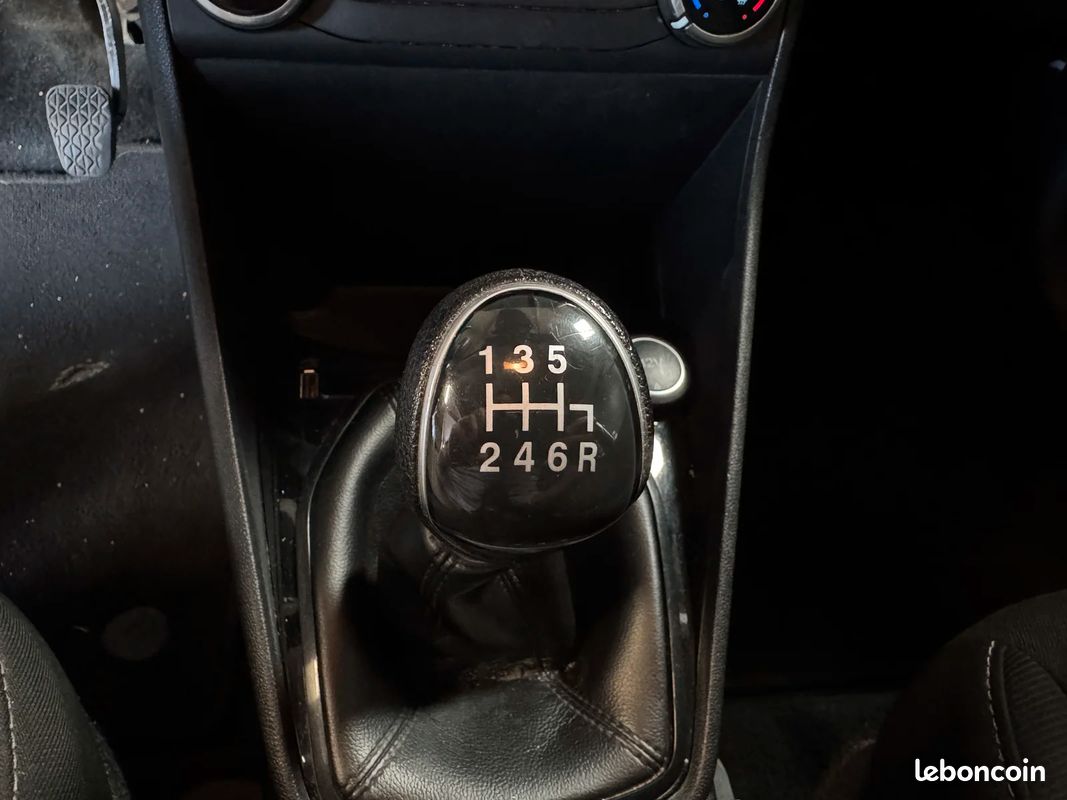 Ford FIESTA 1.0 ECOBOOST 100CH TREND 5P - APPLE CARPLAY / ATTELAGE / RADARS DE RECUL (image 33)