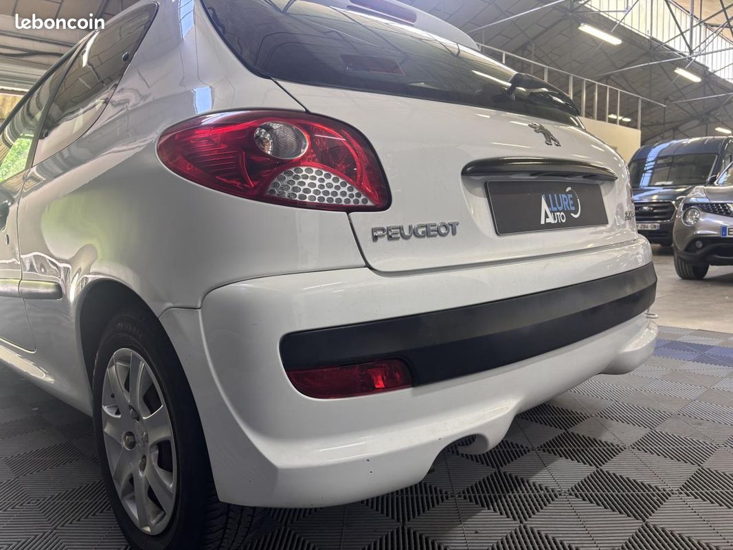 PEUGEOT 206 + 1.1i + 60cv Urban (idéal jeune permis) (image 16)