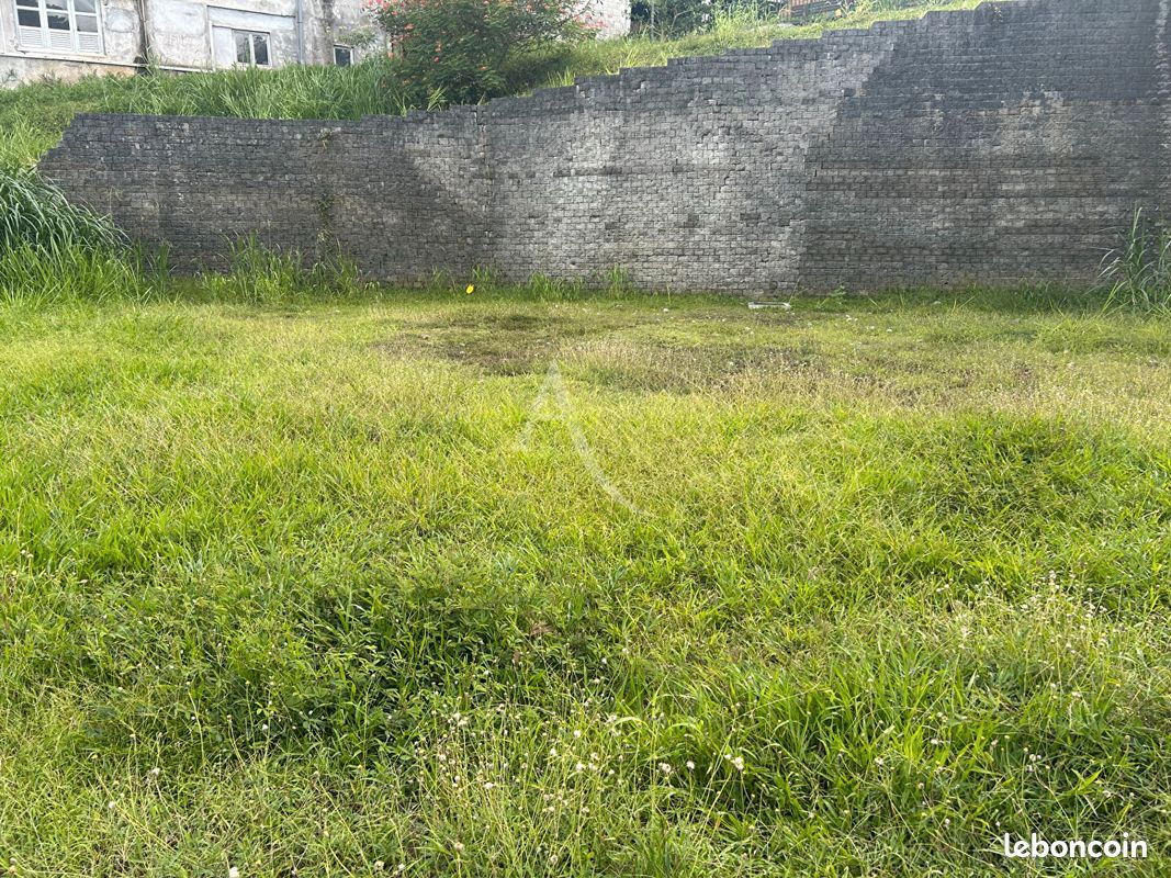 Terrain 549 m² · à Fort-de-France · 549 m² · 122 300 €