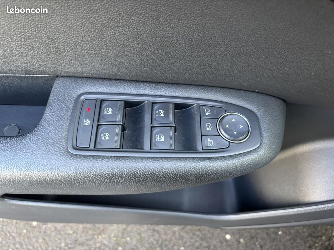 RENAULT ARKANA TCE 140 EDC MHEV Evolution avec Caméra, GPS et Régulateur adaptatif (image 21)